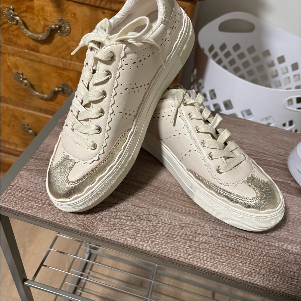 Vince Camuto Cream and Gold Women's Sneakers